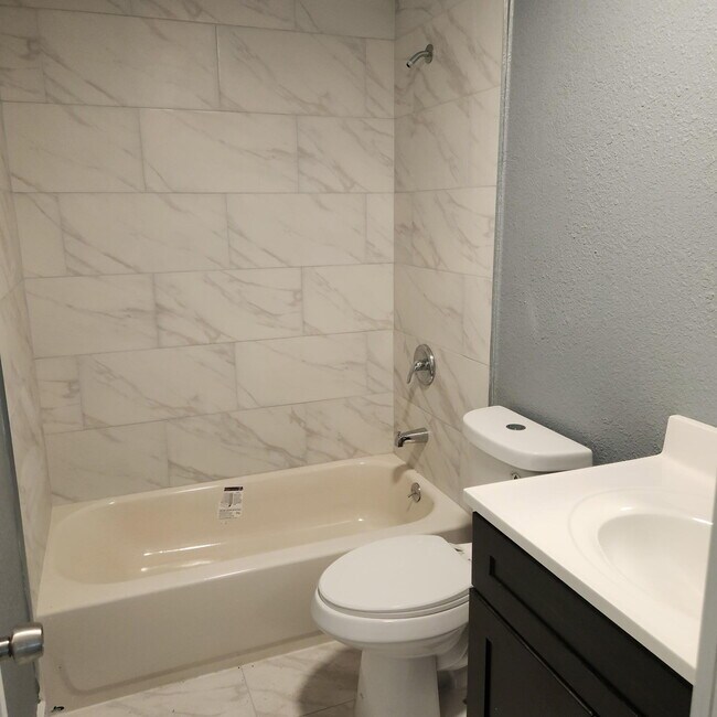 229 NW 12th Ct in Pompano Beach, FL - Building Photo - Building Photo