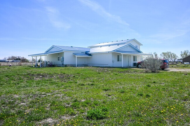506 N 2420 E in St Anthony, ID - Building Photo - Building Photo