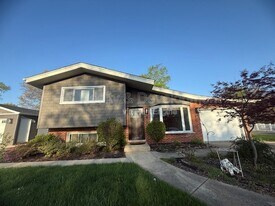 2N278 Prairie Ave in Glen Ellyn, IL - Building Photo