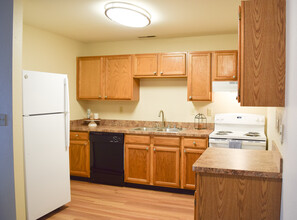 Cameron Heights in Menomonee Falls, WI - Foto de edificio - Building Photo