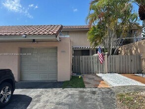 685 NE 206th Terrace in Miami, FL - Building Photo - Building Photo