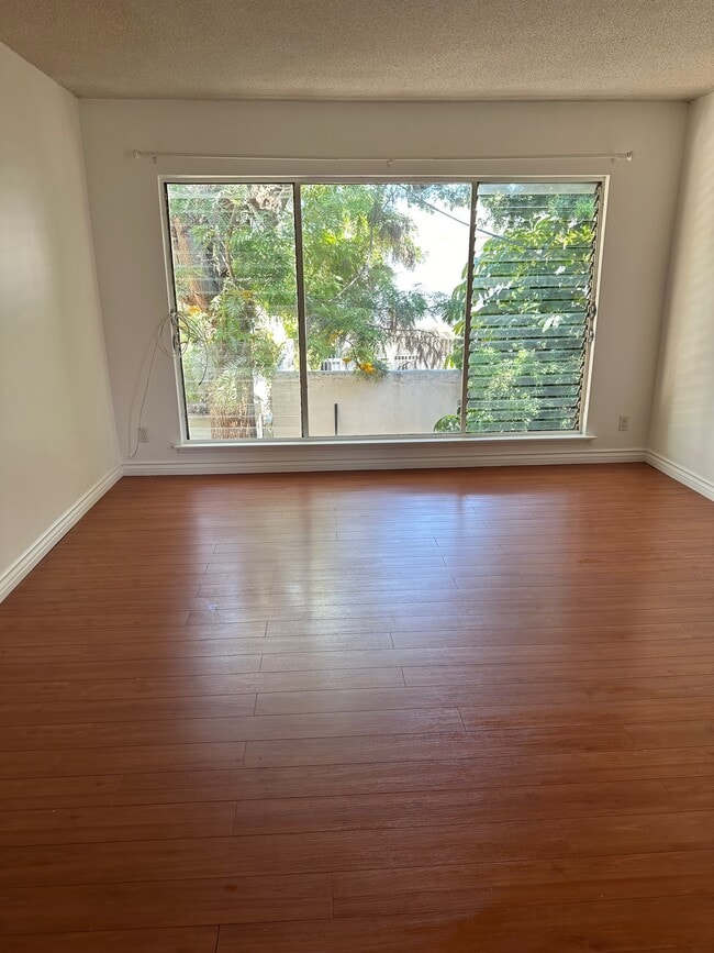 852 Lorraine Blvd in Los Angeles, CA - Building Photo - Building Photo