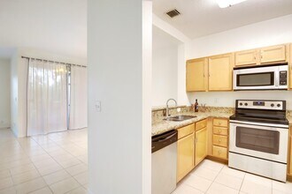 6420 Park Lake Cir in Boynton Beach, FL - Building Photo - Building Photo