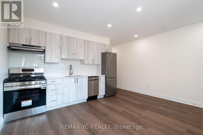 673 Danforth Ave in Toronto, ON - Building Photo - Building Photo