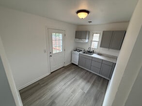 72 Peony St in Browns Mills, NJ - Foto de edificio - Building Photo