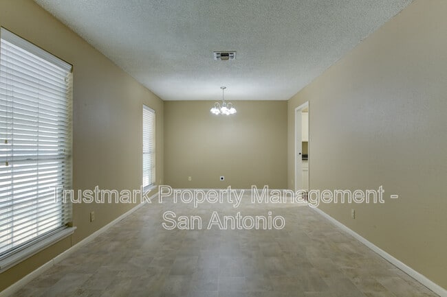 112 Suncliff Dr in Universal City, TX - Building Photo - Building Photo