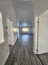 7111 Santana Sun Dr in Bakersfield, CA - Building Photo - Building Photo