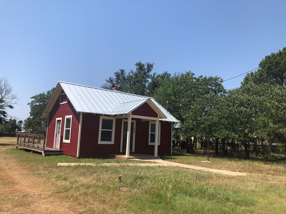 609 Altgelt St in Comfort, TX - Building Photo