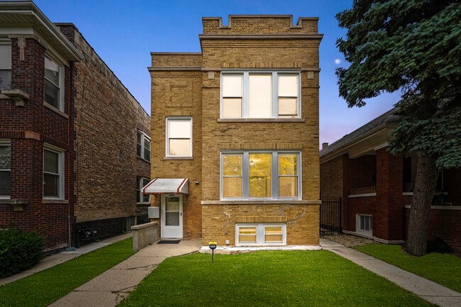 6423 S Maplewood Ave in Chicago, IL - Building Photo - Building Photo