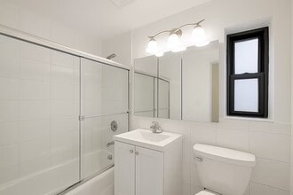 141 W 78th St in New York, NY - Foto de edificio - Building Photo