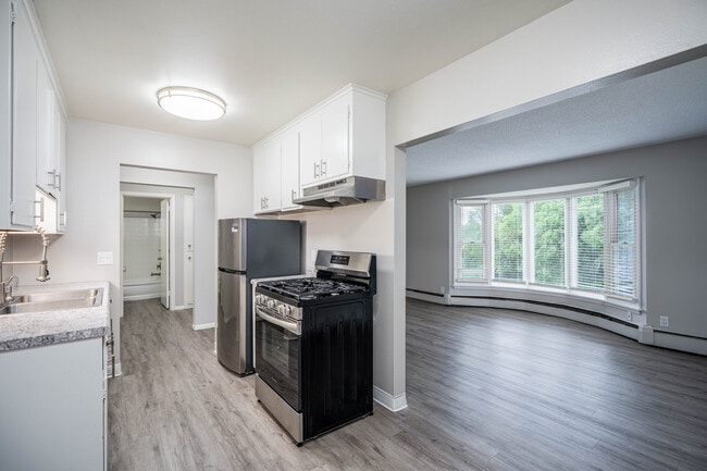 Richfield Square Apartments