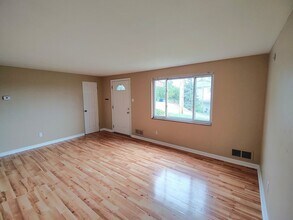 2228 Glenbury St in Pittsburgh, PA - Building Photo - Building Photo