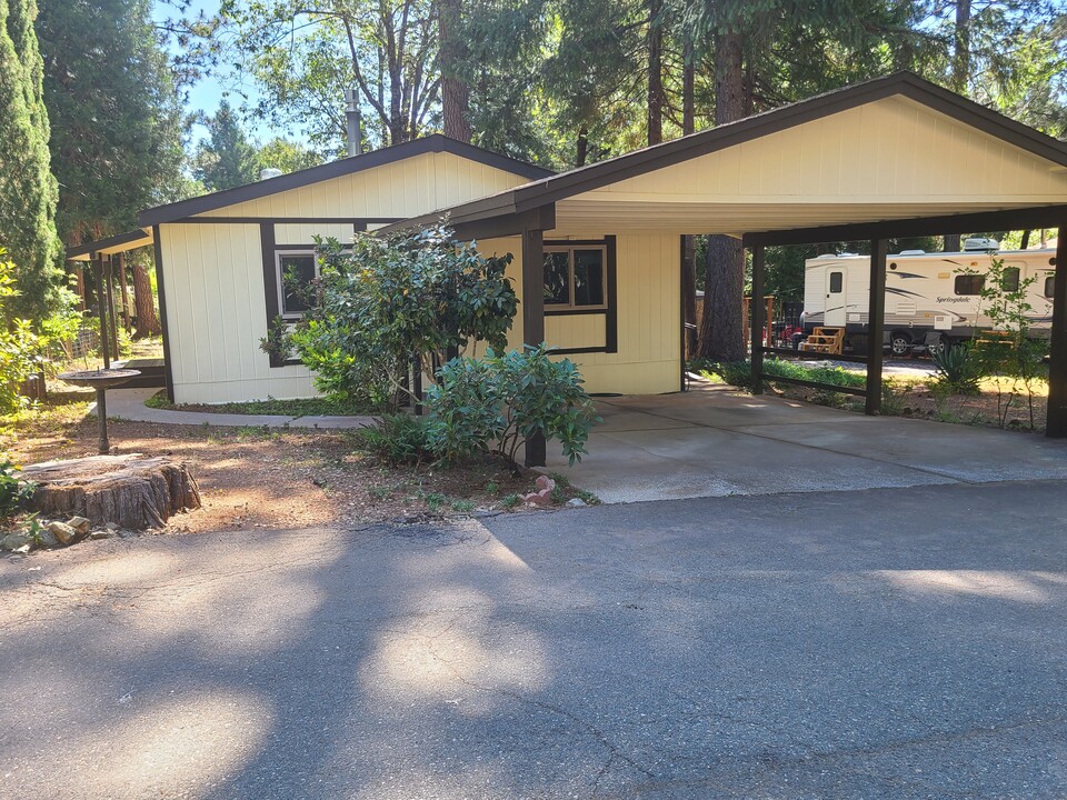 14437 Marysville Rd in Camptonville, CA - Foto de edificio