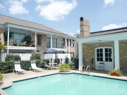 2100 Winrock Blvd in Houston, TX - Building Photo