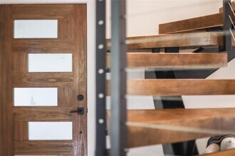 1111 W Annie St in Austin, TX - Building Photo - Building Photo