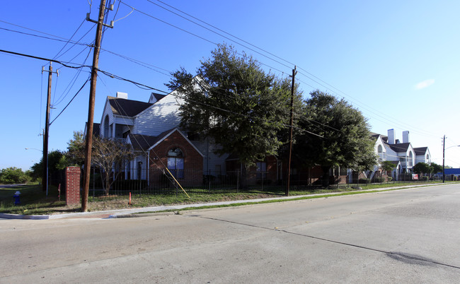 Camden Court Condominiums in Houston, TX - Building Photo - Building Photo