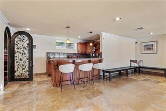 19554 Wells Dr in Los Angeles, CA - Building Photo - Building Photo