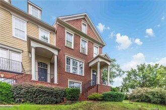 2243 Millhaven St SE in Smyrna, GA - Foto de edificio - Building Photo