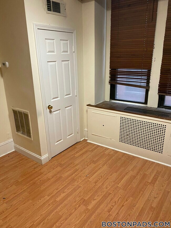 62 Boylston St, Unit 118 in Boston, MA - Foto de edificio - Building Photo