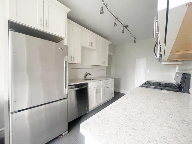 16 Minerva Pl in White Plains, NY - Building Photo