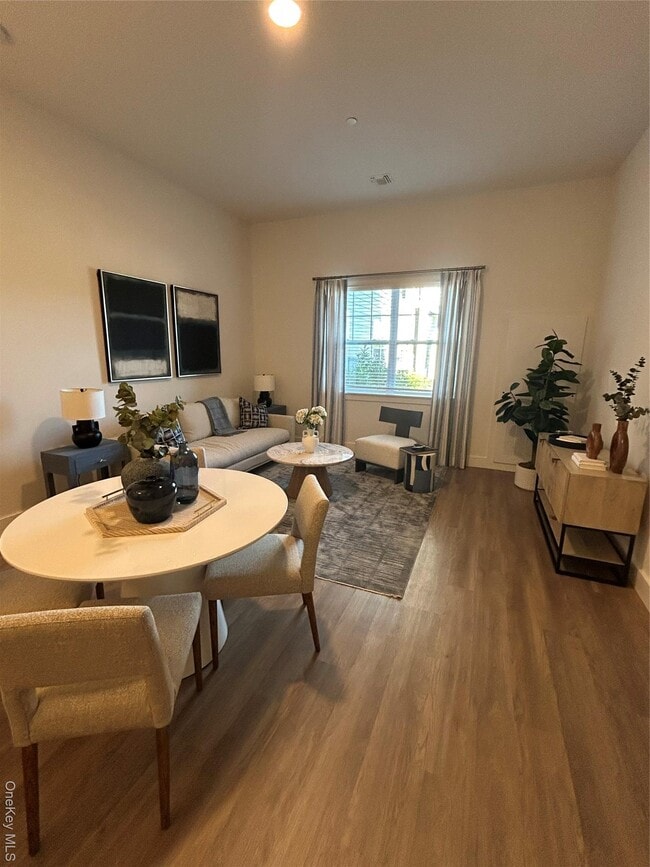 4180 Sunrise Hwy in Islip, NY - Building Photo - Building Photo