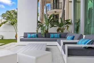 323 Atlantic Isle in Sunny Isles Beach, FL - Building Photo - Building Photo