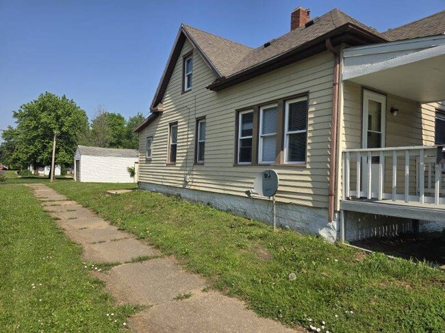 2621 N California Ave in Peoria, IL - Building Photo - Building Photo
