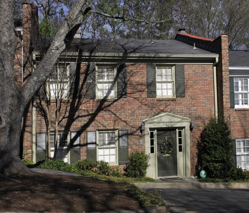 70 Old Ivy Rd NE in Atlanta, GA - Building Photo