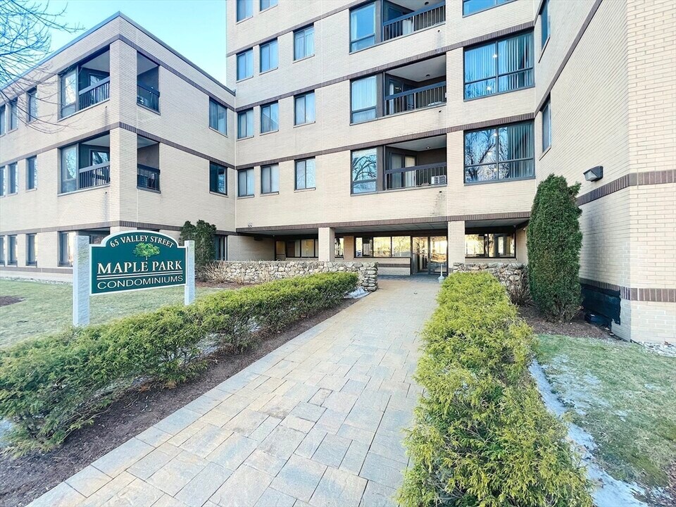 65 Valley St in Medford, MA - Building Photo