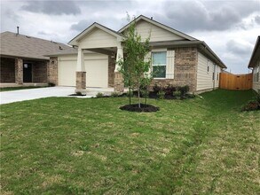 112 Craft St in Hutto, TX - Building Photo - Building Photo