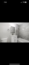 2401 W Balmoral Ave, Unit 3G in Chicago, IL - Building Photo - Building Photo