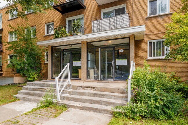 2935 Toupin Boul in Montréal, QC - Building Photo - Building Photo