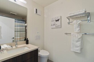 5005 40th Ave NE in Seattle, WA - Building Photo - Building Photo