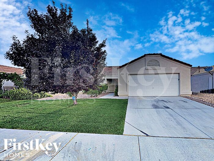 5345 Greta Garbo St in North Las Vegas, NV - Foto de edificio