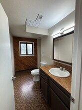 201 SW 4th St, Unit 2 in Troutdale, OR - Building Photo - Building Photo