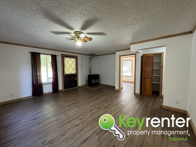 687 WA-7 in Morton, WA - Building Photo - Building Photo