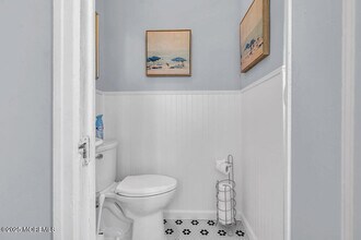 8 Deal Lake Ct in Asbury Park, NJ - Building Photo - Building Photo