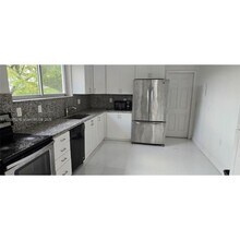 3915 Ponce de Leon Blvd in Coral Gables, FL - Building Photo - Building Photo