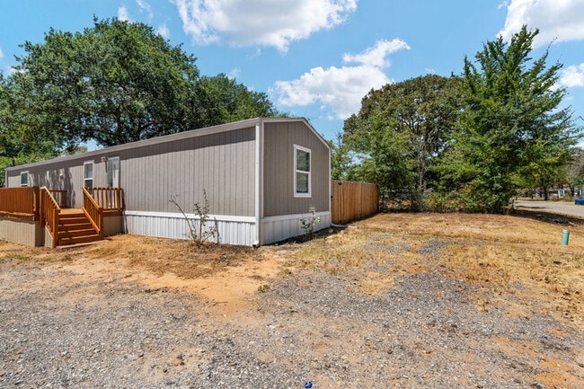 109 Totem Pole Dr in Gun Barrel City, TX - Building Photo - Building Photo