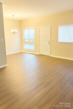 1840 J Julian Ln in Charlotte, NC - Foto de edificio - Building Photo