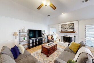 941 Lakeridge Dr in Azle, TX - Foto de edificio - Building Photo