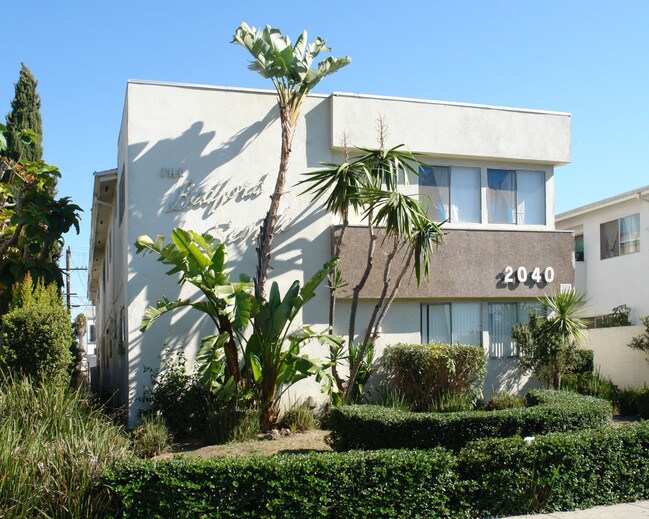 2040 S Bedford St in Los Angeles, CA - Building Photo - Building Photo