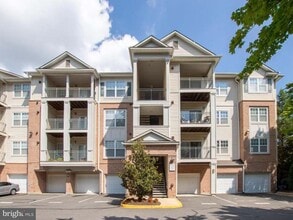 12120 Garden Ridge Ln, Unit 204 in Fairfax, VA - Building Photo - Building Photo