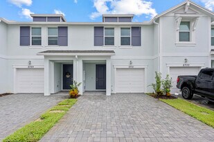 5731 SE Edgewater Cir in Stuart, FL - Building Photo