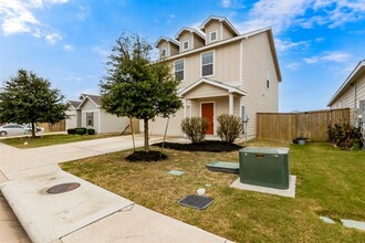 772 Circle Wy in Jarrell, TX - Building Photo - Building Photo