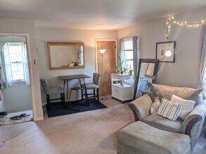 312 S 7th St, Unit 2 in Ann Arbor, MI - Foto de edificio - Building Photo