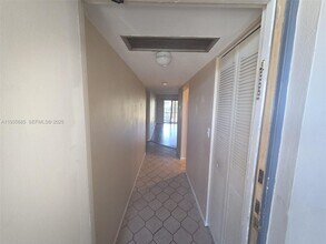 8020 N Colony Cir in Tamarac, FL - Foto de edificio - Building Photo