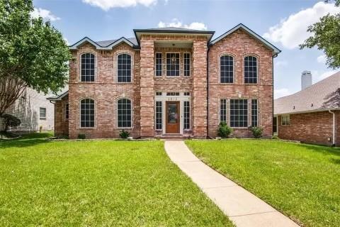 2812 Panorama Dr in Carrollton, TX - Foto de edificio