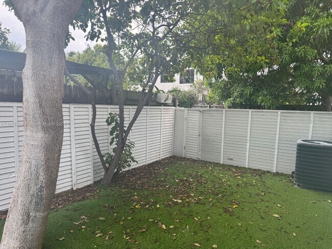 1621 Madison St in Hollywood, FL - Building Photo - Building Photo