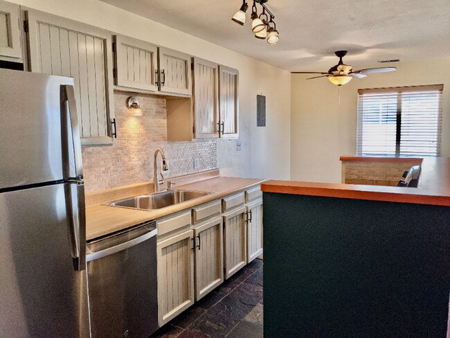 3740 Iris Ave in Boulder, CO - Building Photo - Building Photo